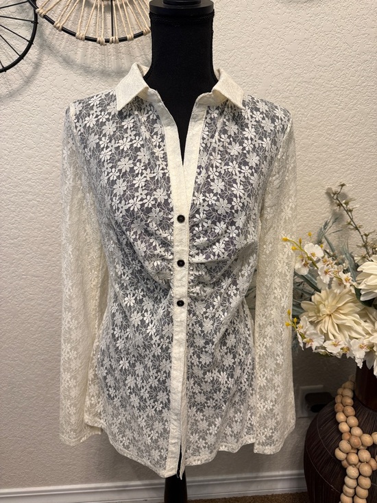 willow & root Tops - Willow & root Women's Ivory Lace Button-Front Blouse - L